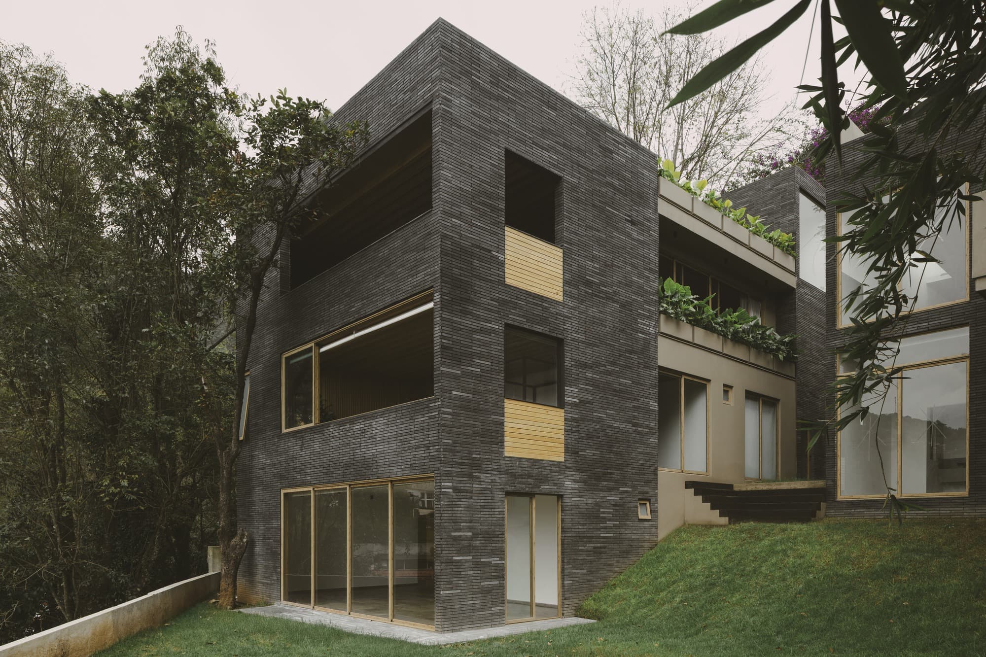 [Mass Timber] Casa Para Ver La Peña / Tenter Studio